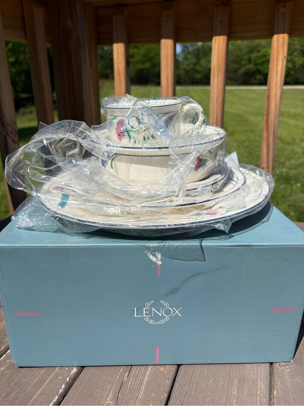 LENOX POPPIES ON BLUE  5 Piece Place Setting NEW IN ORIGINAL BOX